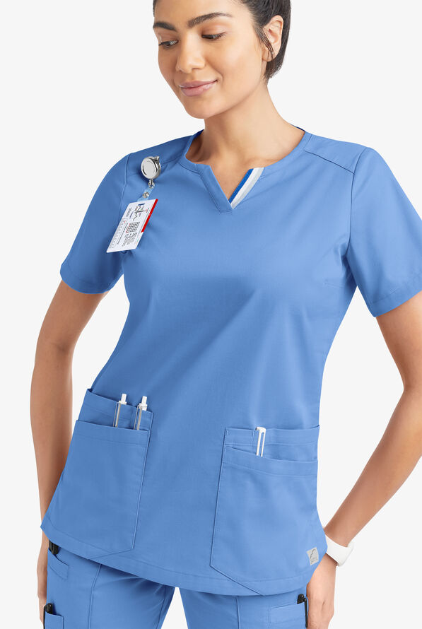 Blusa m&eacute;dica UA Butter-Soft STRETCH con tapeta con ribete deportivo y 6 bolsillos para mujer - Ceil Blue - 2