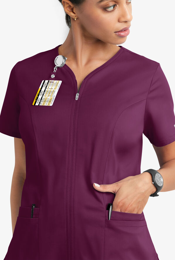 Blusa m&eacute;dica UA Butter-Soft STRETCH con cremallera y 4 bolsillos para mujer - Wine - 3