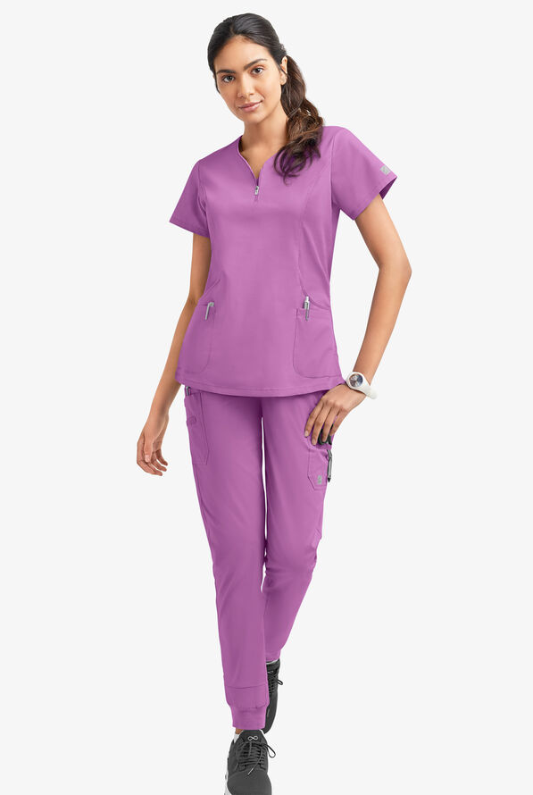 Blusa médica UA Butter-Soft STRETCH con cremallera en el cuello curvo y 4 bolsillos para mujer - Orchid - 2