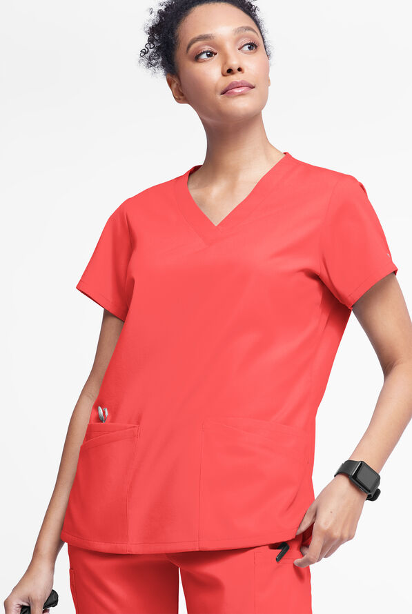 Blusa médica Butter-Soft Originals con cuello en V y 6 bolsillos para mujer - Radiant Red - 2