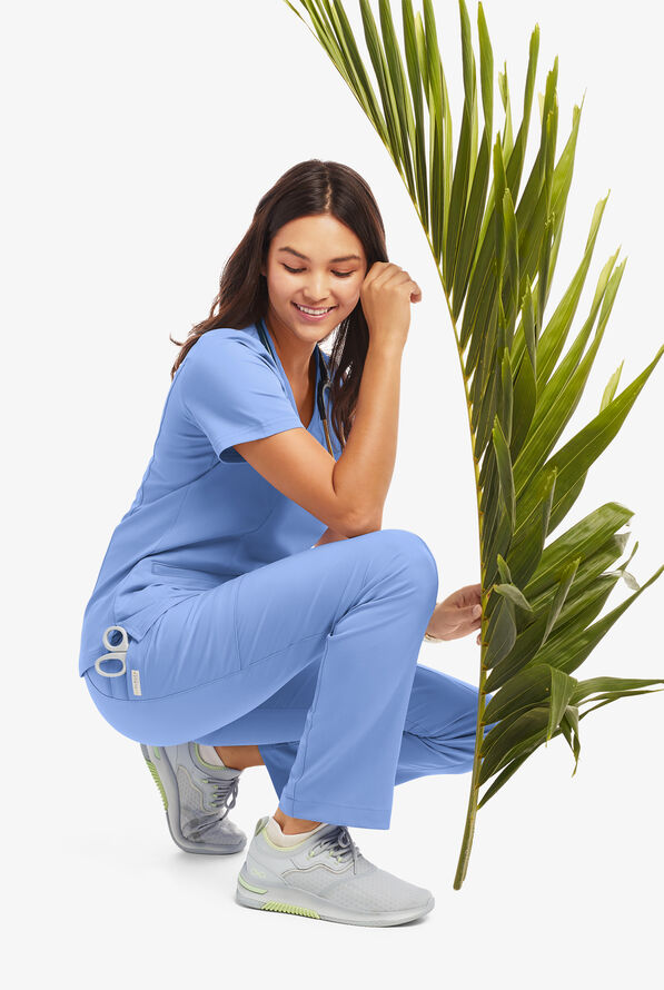 Pantal&oacute;n m&eacute;dico ReSurge by Butter-Soft Petite estilo yoga con 6 bolsillos para mujer **Ligeramente IRREGULAR** - Ceil Blue - 8