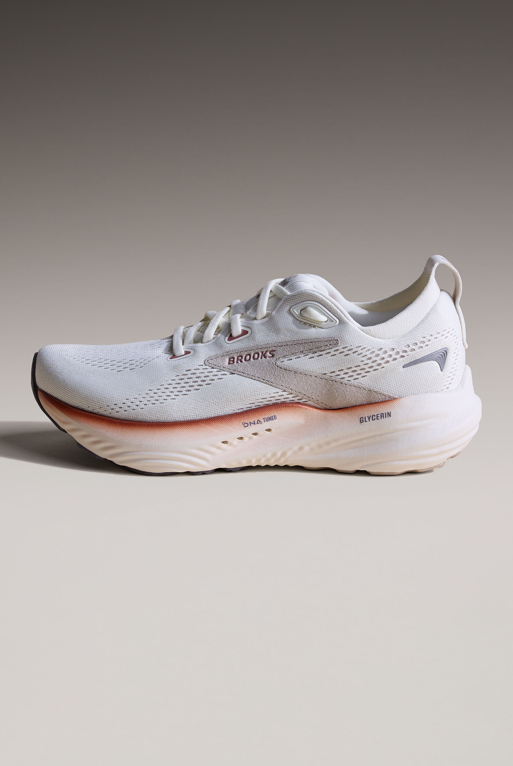 Brooks Women's Glycerin 22 Coconut/Chateau/Rose Athletic Lace Up