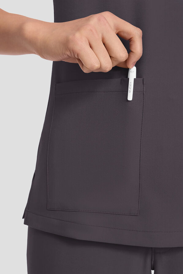 Blusa m&eacute;dica Healing Hands Quest Briana STRETCH con 3 bolsillos y cuello en Y para mujer - Pewter - 3