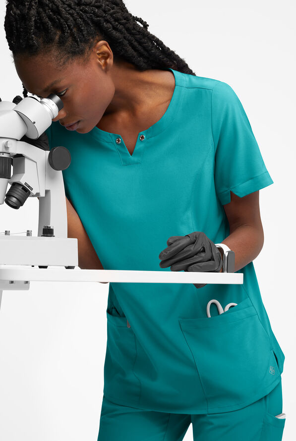 Blusa m&eacute;dica Easy STRETCH Amber con cuello con muesca y 4 bolsillos para mujer - Teal - 5