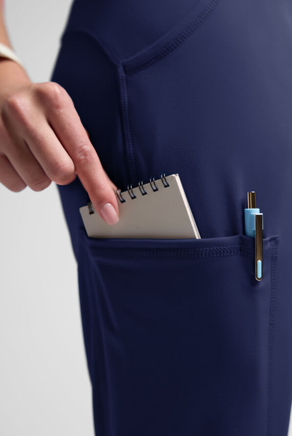 Pantal&oacute;n m&eacute;dico Med Couture Amp Knit STRETCH Petite estilo yoga con piernas acampanadas y 5 bolsillos para mujer - Navy - 6