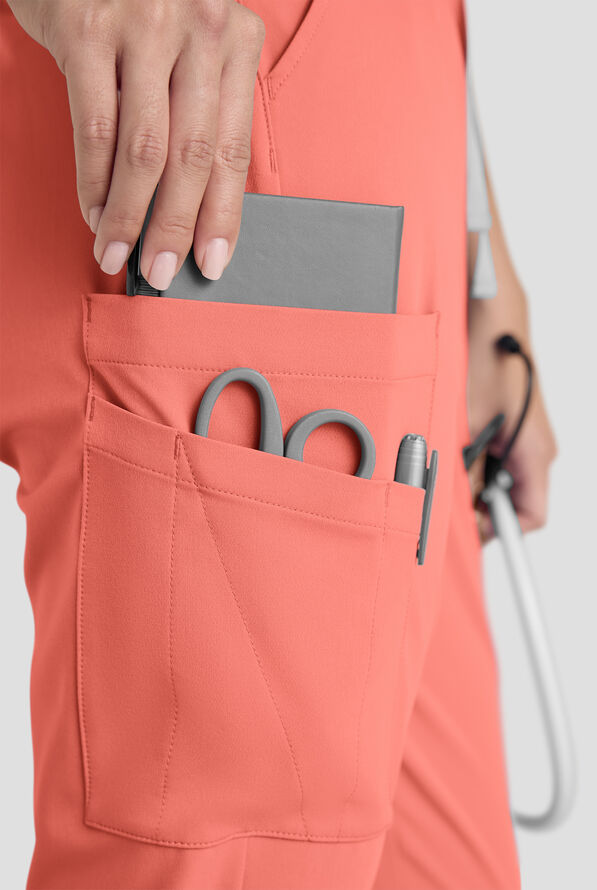 Pantal&oacute;n m&eacute;dico ReSurge Topaz con cord&oacute;n ajustable y 11 bolsillos para mujer - Chilled Guava - 3