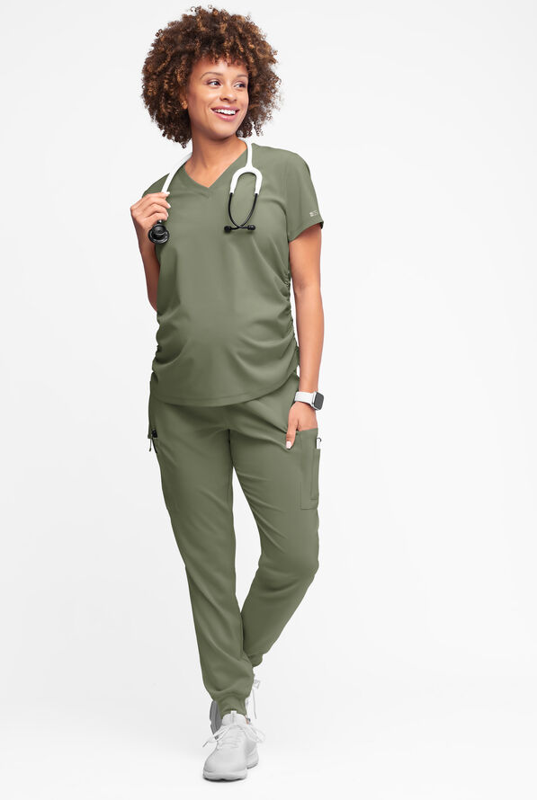 Blusa m&eacute;dica de maternidad Easy STRETCH Tori con espalda de malla refrescante para mujer - Olive Leaf - 5