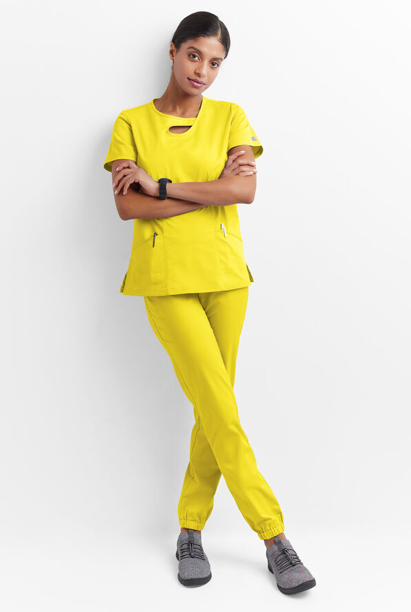Blusa m&eacute;dica Butter-Soft STRETCH con cuello asim&eacute;trico tipo ojo de cerradura y 2 bolsillos para mujer - Bright Daffodil - 4