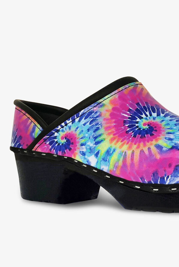 Zuecos de enfermer&iacute;a C and C Sweden Tie-Dye con tal&oacute;n cerrado para mujer exclusivos de UA - null - 2