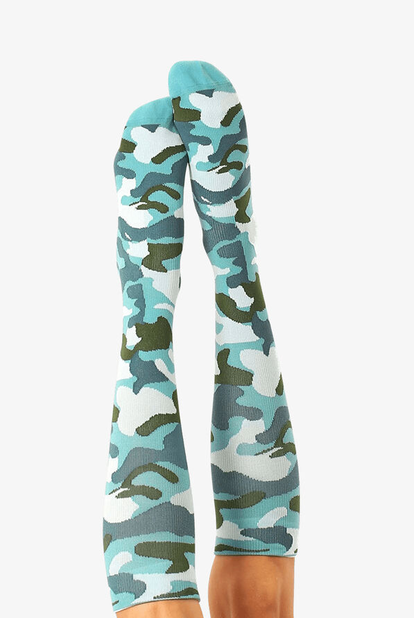 Living Royal Camo Women's 15-20 mmHg Moderate Compression Socks - null - 1