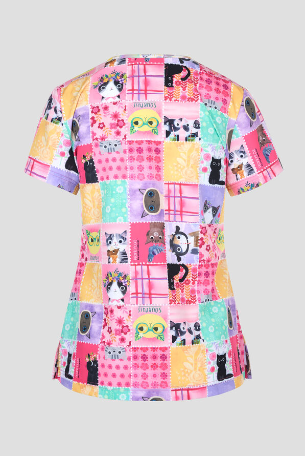 Blusa médica estampada koi Basics Sour Puss STRETCH con cuello en V y 2 bolsillos para mujer - null - 2