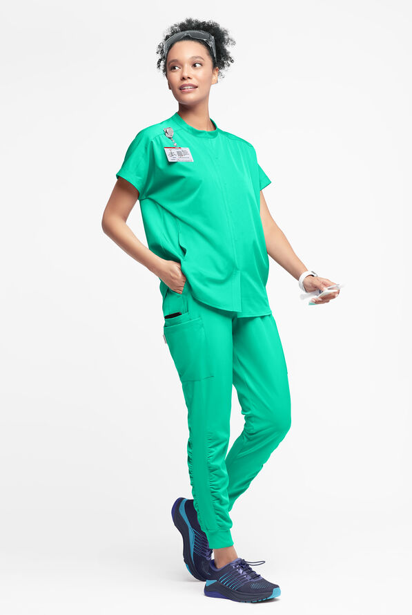 Blusa médica WhisperLite Aerin con mangas dolmán y 3 bolsillos para mujer - Dynasty Green - 3