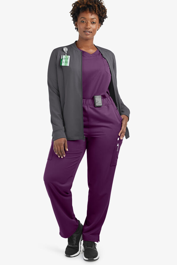 Pantal&oacute;n m&eacute;dico ReSurge by Butter-Soft estilo cargo con 13 bolsillos para mujer **Ligeramente IRREGULAR** - Eggplant - 6