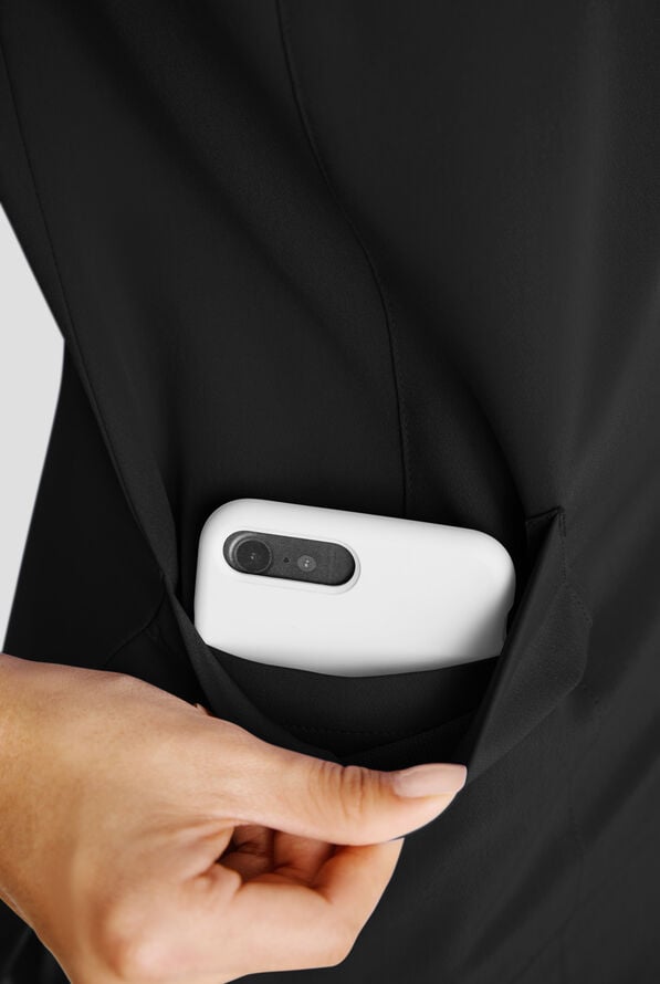 ReSurge Ruby Women's 5-Pocket Curved V-Neck Top - Black - 8