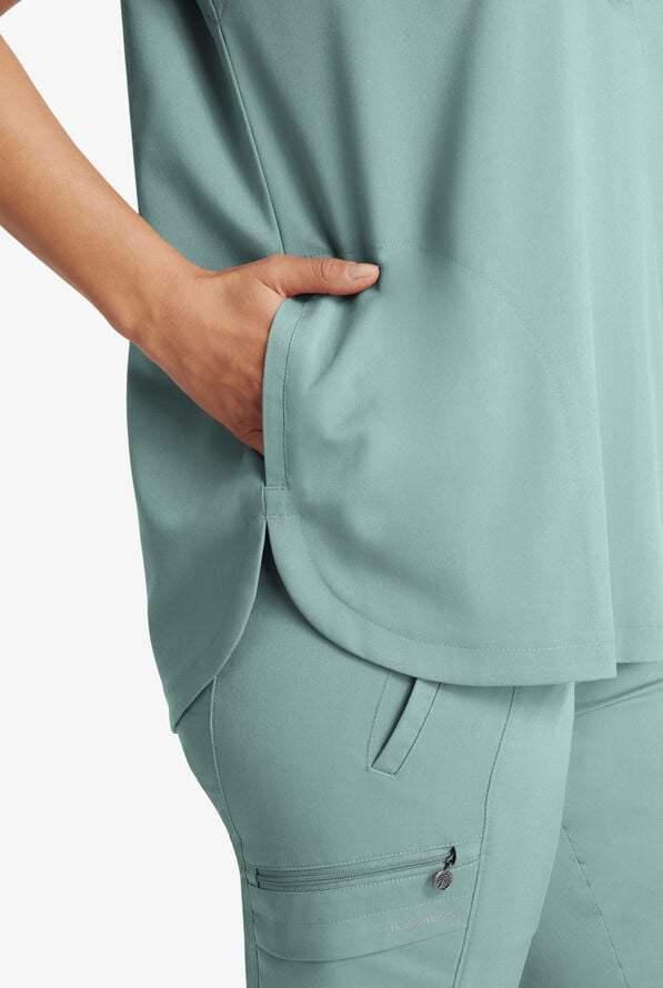 Blusa m&eacute;dica Healing Hands Purple Label Journey STRETCH con cuello mao y 2 bolsillos para mujer - Rain Water - 4