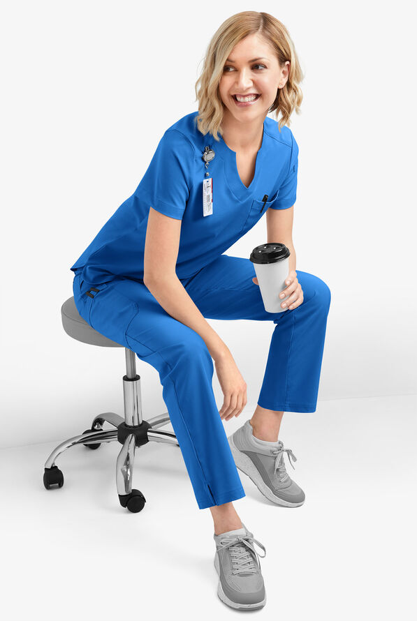 Blusa m&eacute;dica Easy STRETCH Nikki con cuello festoneado y 1 bolsillo para mujer - Cerulean - 8