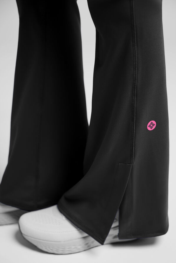 Pantal&oacute;n m&eacute;dico Med Couture Amp Knit STRETCH Petite estilo yoga con piernas acampanadas y 5 bolsillos para mujer - Black - 9