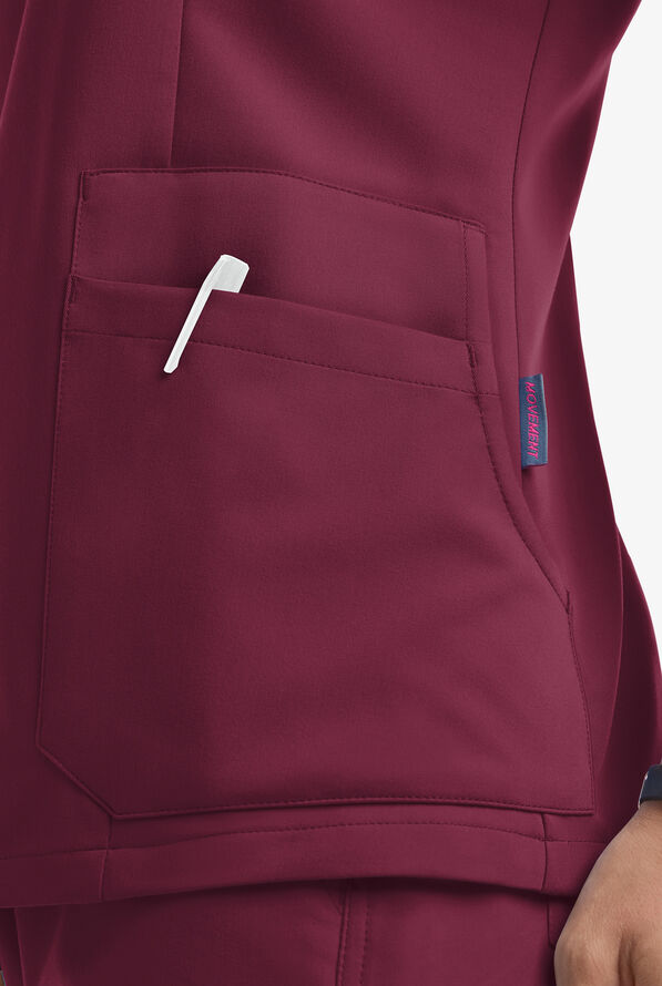 Blusa médica MOVEMENT by Butter-Soft Antares STRETCH con cuello en V y 6 bolsillos para mujer - Wine - 8