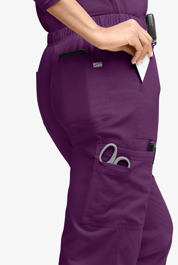 Pantalón médico Butter-Soft Originals de tiro medio estilo cargo con piernas rectas y 7 bolsillos para mujer - Eggplant - 2