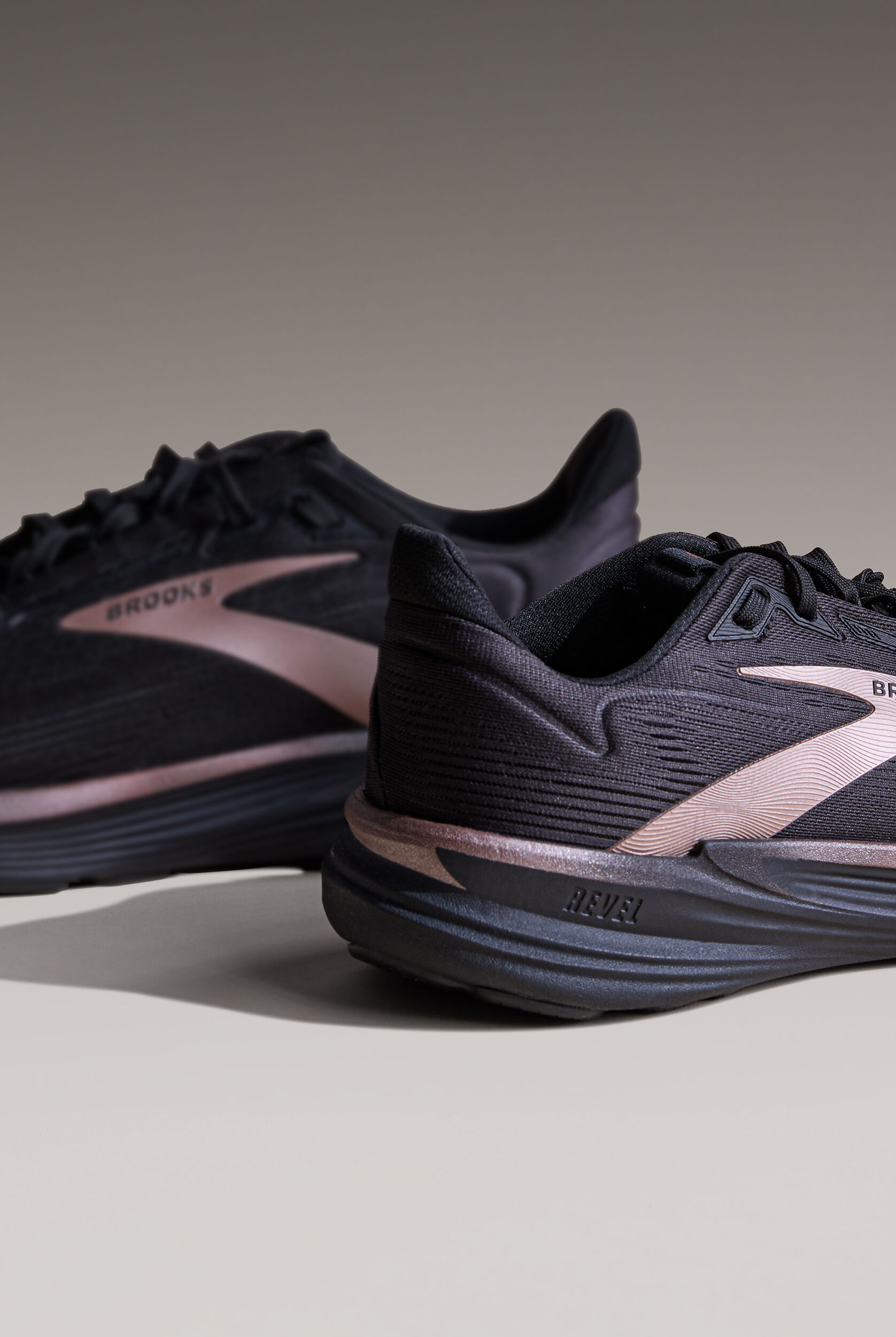 (取寄) ブルックス レディース レベル 8 Brooks women Revel 8 Black/Black/Rose Gold Brooks Women's Revel 8 Black/Black/Rose Gold Athletic Lace Up