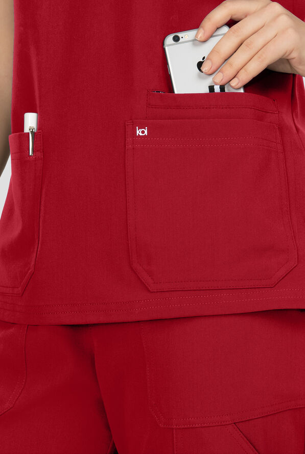 Blusa m&eacute;dica Koi Next Gen Hustle and Hear con cuello en V y 3 bolsillos para mujer - Ruby - 3