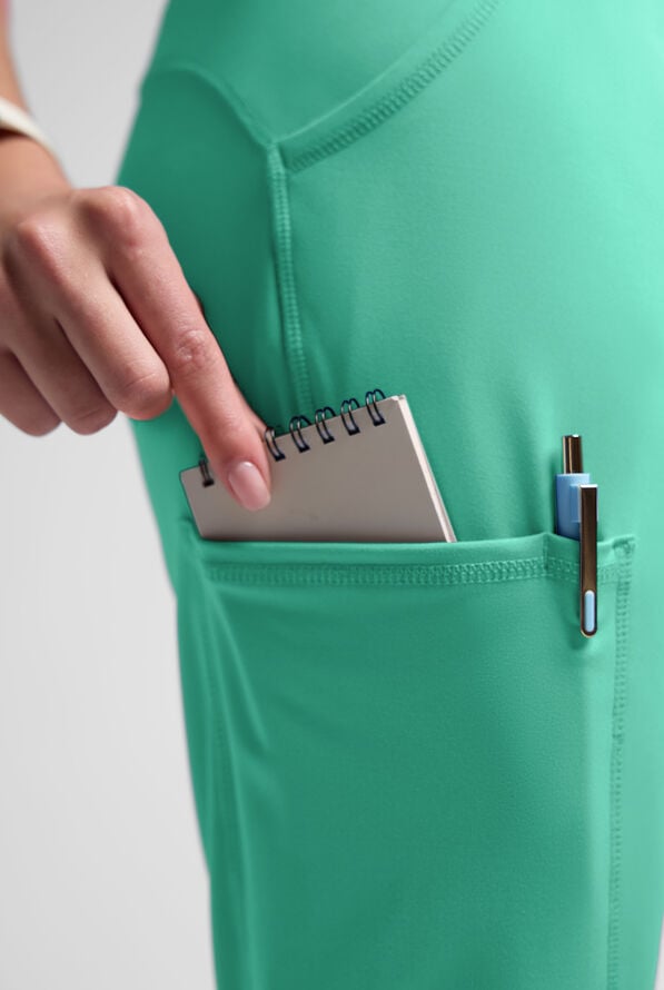 Pantal&oacute;n m&eacute;dico Med Couture Amp Knit STRETCH estilo yoga con piernas acampanadas y 5 bolsillos para mujer - Mint Condition - 6