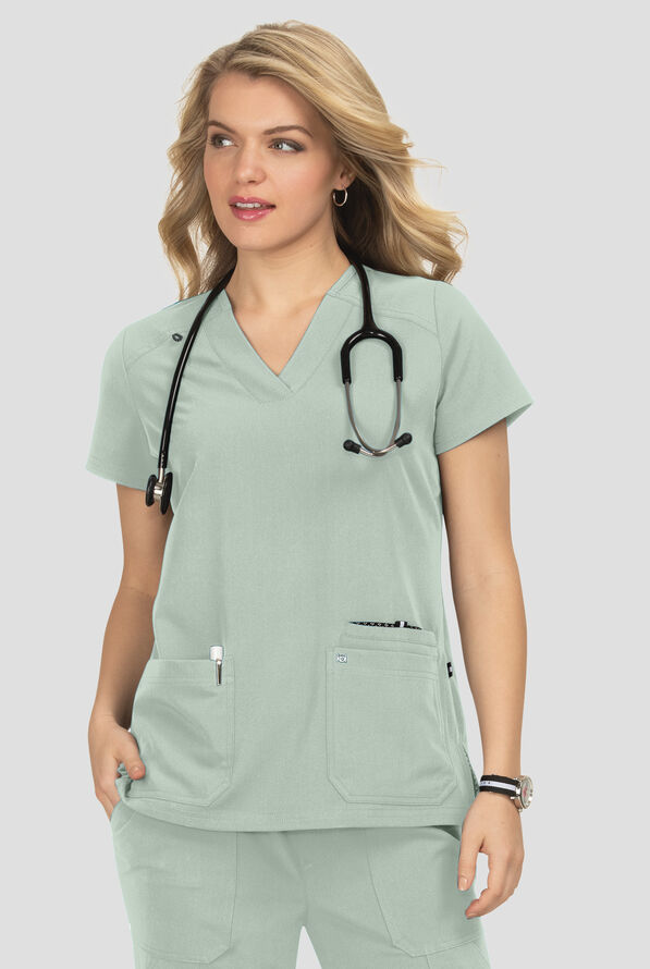 Blusa m&eacute;dica Koi Next Gen Hustle and Hear con cuello en V y 3 bolsillos para mujer - Sage - 2