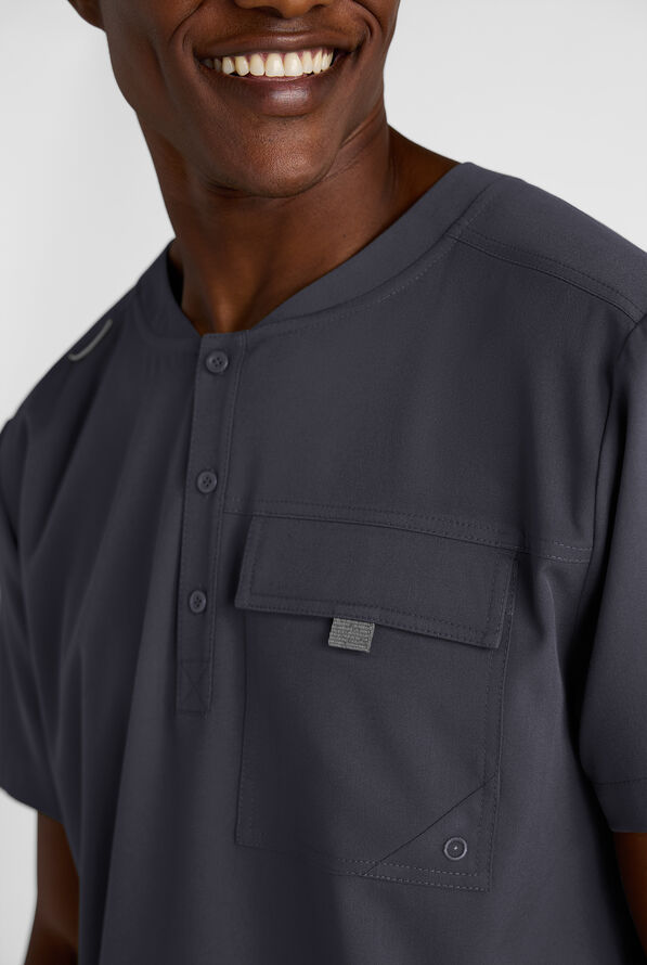 Camisa m&eacute;dica Grey's Anatomy&trade; by Barco Emerge Rhodes STRETCH estilo Henley con cuello redondo y 1 bolsillo para hombre - Steel Gray - 2