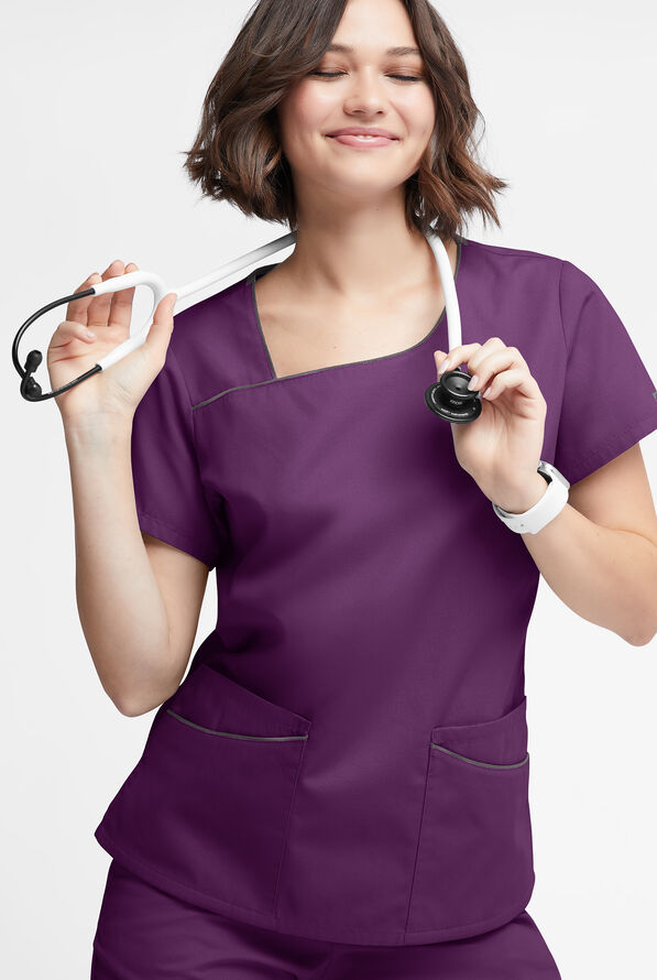 Blusa médica Butter-Soft Originals con cuello asimétrico y 4 bolsillos para mujer - Eggplant/Grey Stone - 2