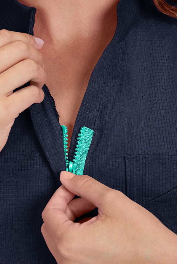 Blusa m&eacute;dica koi Solis Catrin STRETCH con cuello en V con cremallera y tapeta en contraste y 1 bolsillo para mujer - Navy - 5