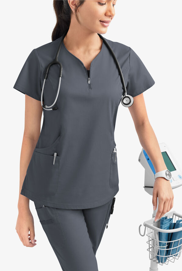 Blusa m&eacute;dica UA Butter-Soft STRETCH con cremallera en el cuello curvo y 4 bolsillos para mujer - Pewter - 6