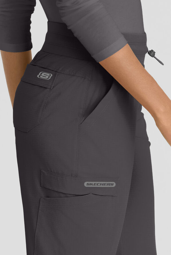 Pantal&oacute;n m&eacute;dico Skechers by Barco Ripstop Explore STRETCH estilo cargo con piernas acampanadas entalladas y 5 bolsillos para mujer - Pewter - 2