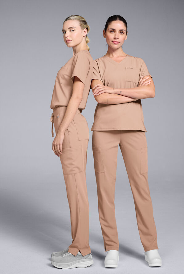 Pantal&oacute;n m&eacute;dico Hypothesis Base estilo cargo con piernas rectas y 7 bolsillos para mujer - Terra - 4