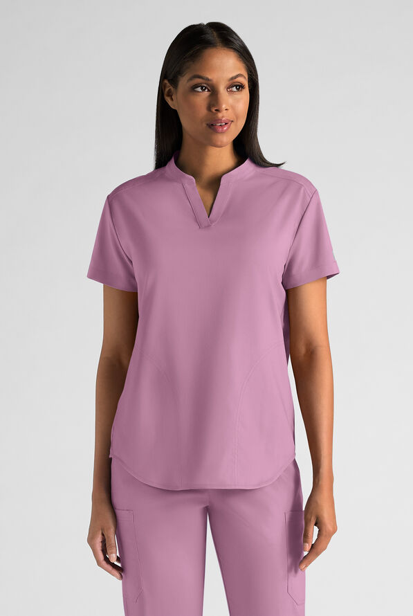 Blusa médica holgada Butter-Soft STRETCH FLXTEK estilo Henley con 2 bolsillos para mujer - Smokey Mauve - 1