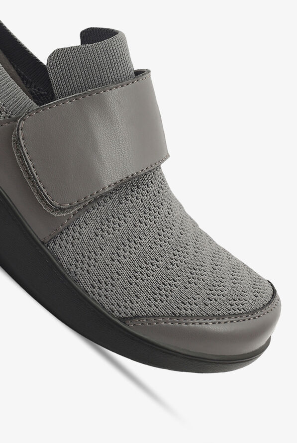 TRAQ by Alegria Women's Qwik Smokey Waves Slip On Nursing Shoes - null - 3