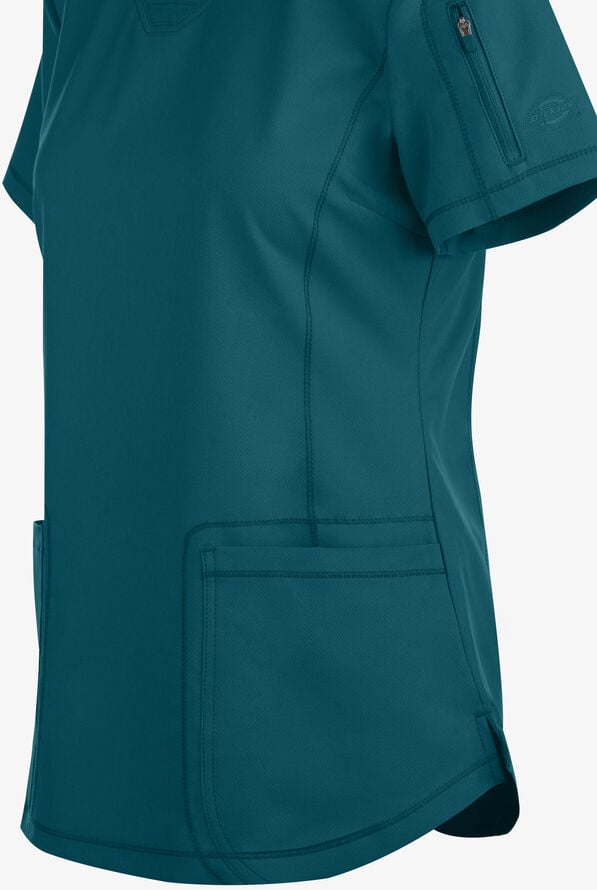 Blusa médica Dickies Dynamix STRETCH con 3 bolsillos y cuello en V para mujer - Caribbean Blue - 4