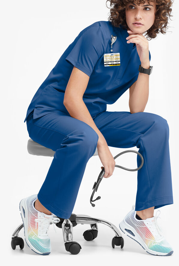 Pantalón médico MOVEMENT by Butter-Soft Mira con piernas anchas y 6 bolsillos para mujer - Royal - 4