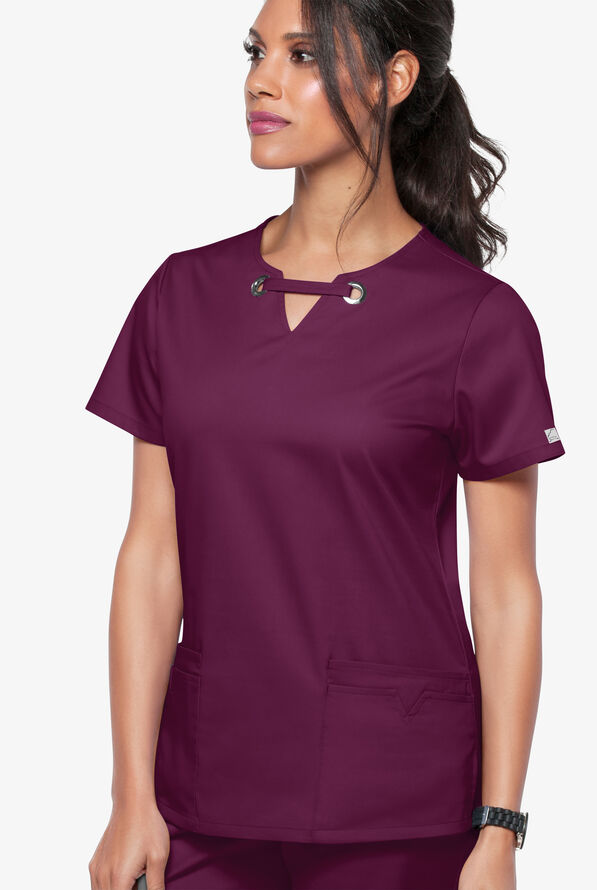 Blusa m&eacute;dica UA Butter-Soft STRETCH con ojales y 4 bolsillos para mujer - Wine - 2
