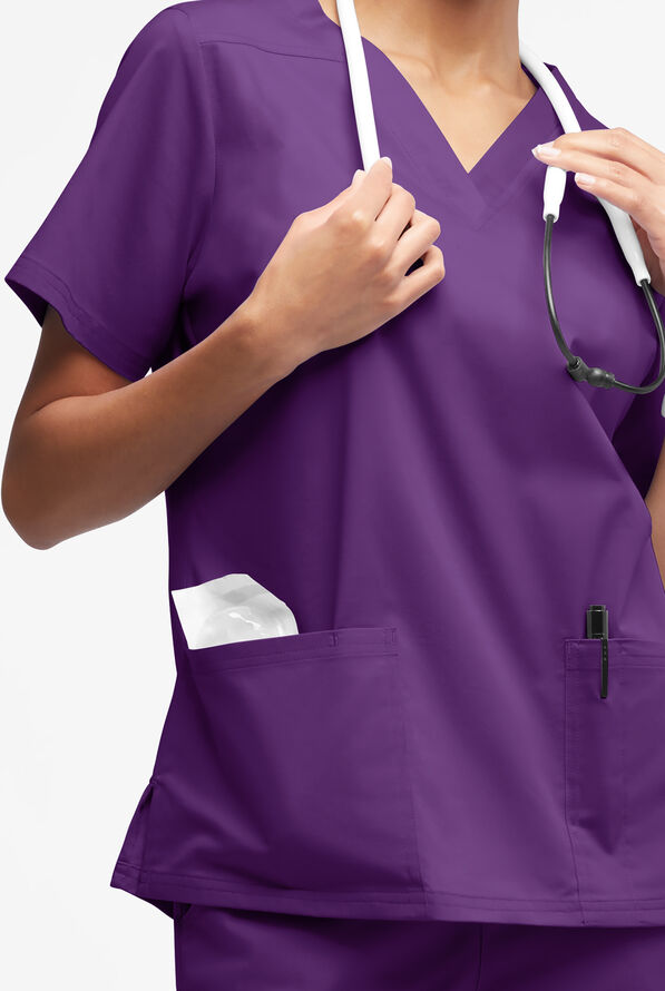 Blusa médica UA Butter-Soft STRETCH con cuello en V y 3 bolsillos para mujer - Eggplant - 2