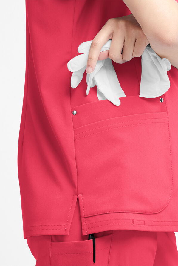 Blusa m&eacute;dica Easy STRETCH Arianna con cuello curvo y 4 bolsillos para mujer - Bright Watermelon - 5