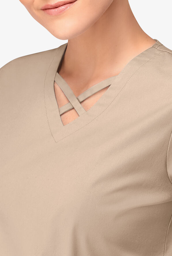 Blusa m&eacute;dica UA Butter-Soft STRETCH con lazos entrecruzados y 4 bolsillos para mujer - Iced Latte - 3
