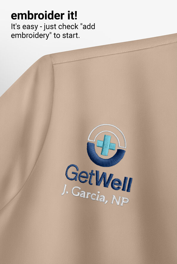 Blusa m&eacute;dica UA Butter-Soft STRETCH con lazos entrecruzados y 4 bolsillos para mujer - Iced Latte - 7