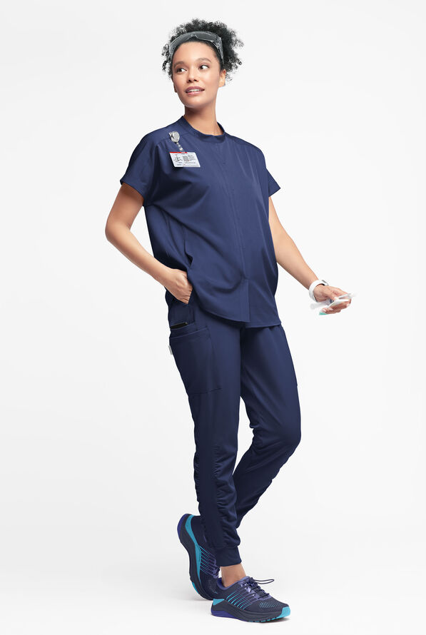 Blusa médica WhisperLite Aerin con mangas dolmán y 3 bolsillos para mujer - Navy - 3