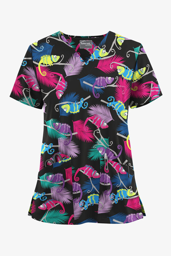 Blusa médica estampada Butter-Soft STRETCH Chameleon Adventure con cuello en V y 2 bolsillos para mujer - null - 1