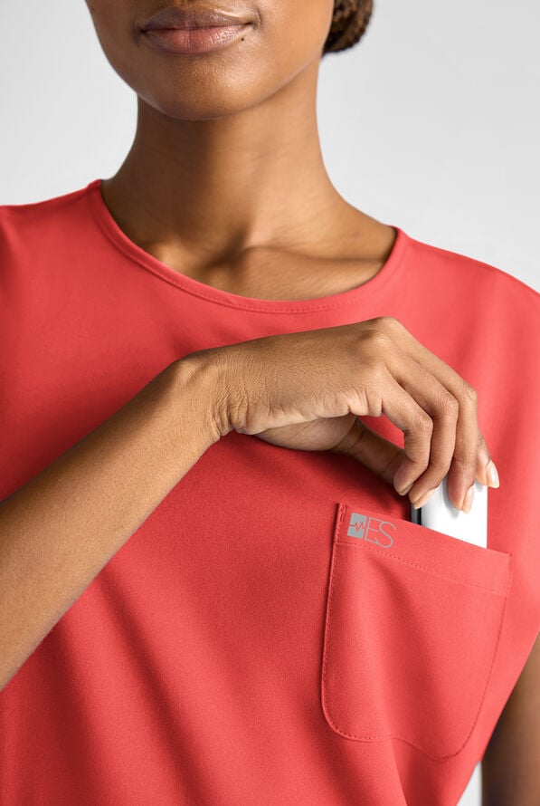 Blusa m&eacute;dica Easy STRETCH Gracie con cuello redondo y mangas dolm&aacute;n para mujer - Spiced Coral - 6