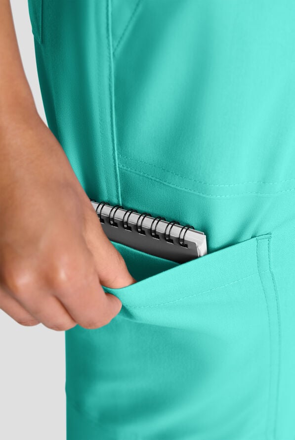 Pantal&oacute;n m&eacute;dico Butter-Soft FLXTEK STRETCH estilo cargo con piernas rectas y 8 bolsillos para mujer - Aqua Dust - 5