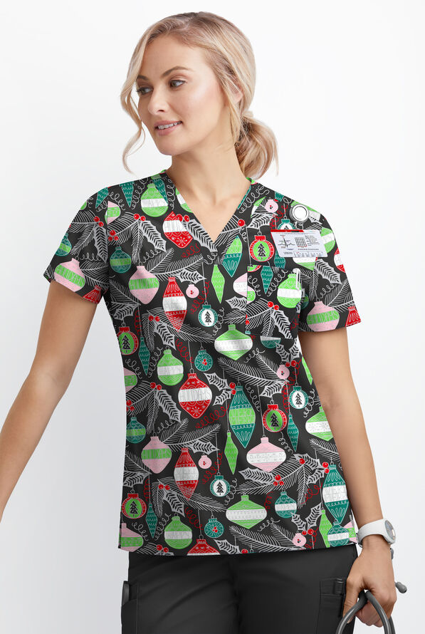 Blusa médica estampada Butter-Soft Christmas Baubles con cuello en V y 1 bolsillo para mujer - null - 2