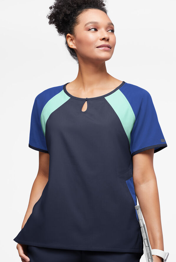 Blusa m&eacute;dica Butter-Soft Originals Tri-Colorblock con cuello ojo de cerradura y 3 bolsillos para mujer - Navy/Galaxy/Watermint - 3