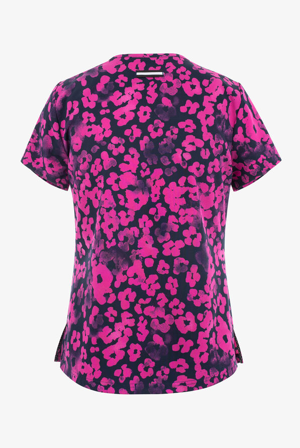 Blusa m&eacute;dica estampada koi Next Gen Cheetah Azalea STRETCH con cuello en V y 2 bolsillos para mujer - null - 2