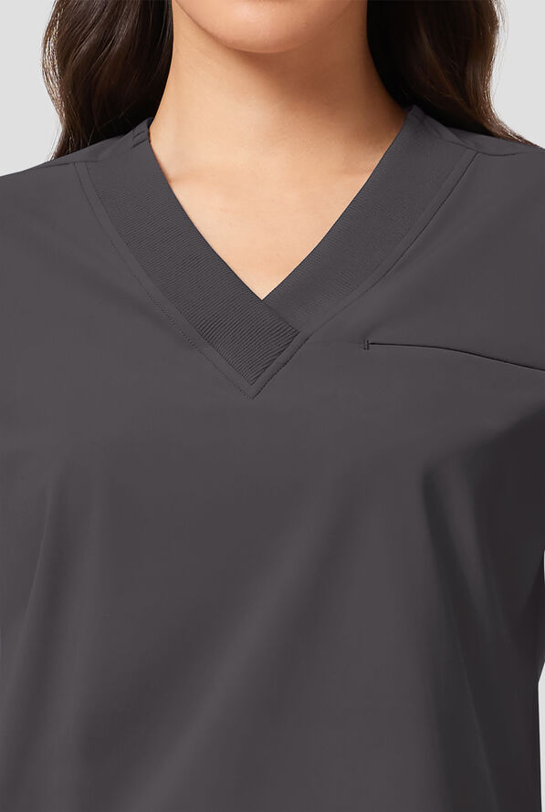 Blusa m&eacute;dica Infinity Pursuit STRETCH con cuello en V de punto acanalado y 1 bolsillo para mujer - Pewter - 3